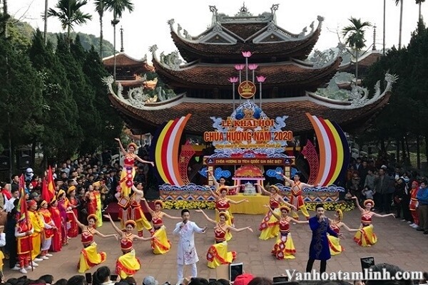 Các lễ hội, phong tục tập quán tiểu biểu ở Việt Nam-1