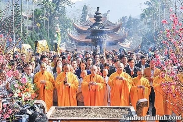 Lễ hội chùa Hương - Lễ hội lớn nhất Việt Nam-3