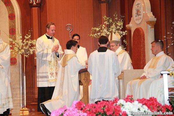 Bí Tích Truyền Chức Thánh