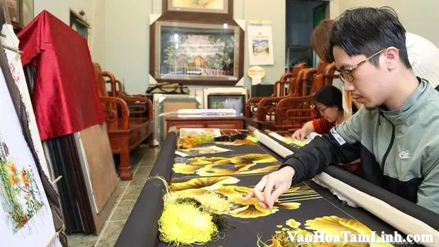 Ông tổ nghề thêu Lê Công Hành