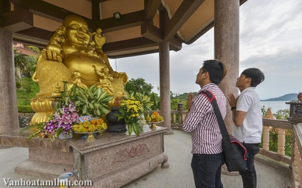 Chùa Cái Bầu ở Vân Đồn, Quảng Ninh