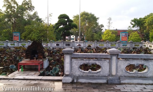 Đền Quốc Mẫu Âu Cơ ở Hạ Hoà, Phú Thọ