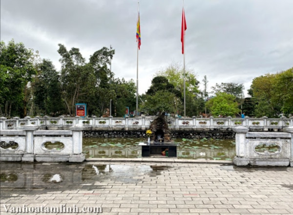 Đền Quốc Mẫu Âu Cơ ở Hạ Hoà, Phú Thọ