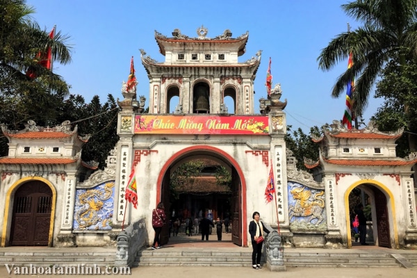 Cổng tam quan đền Tranh ở Ninh Giang, Hải Dương