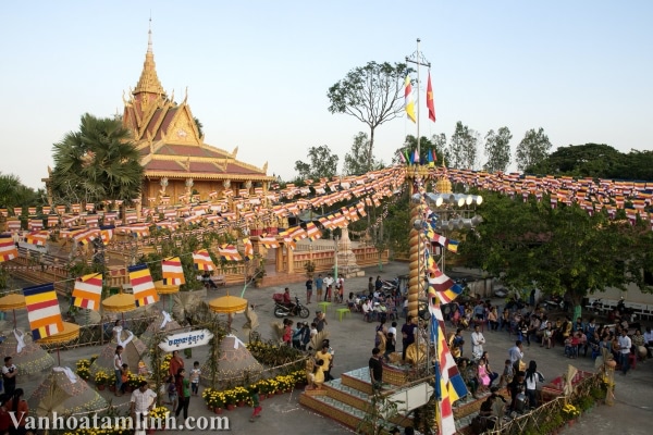 Lễ hội mừng năm mới - Chôl Chnam Thmây của dân tộc Khmer Nam Bộ