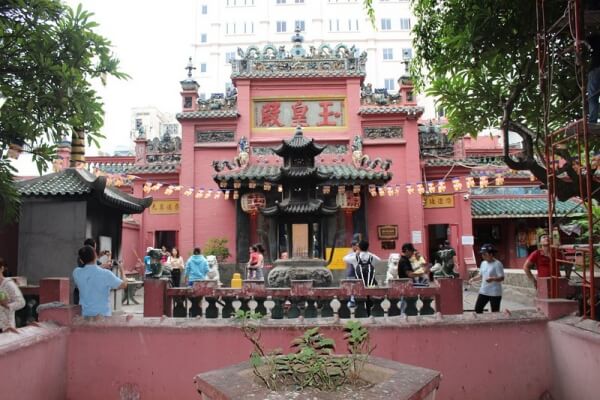 Những ngôi chùa cầu duyên nổi tiếng linh thiêng ở Sài Gòn
