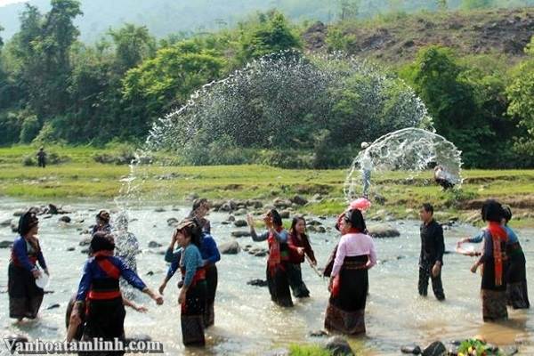 Lễ Bun huột nặm (Tết té nước) của người Lào ở Ðiện Biên