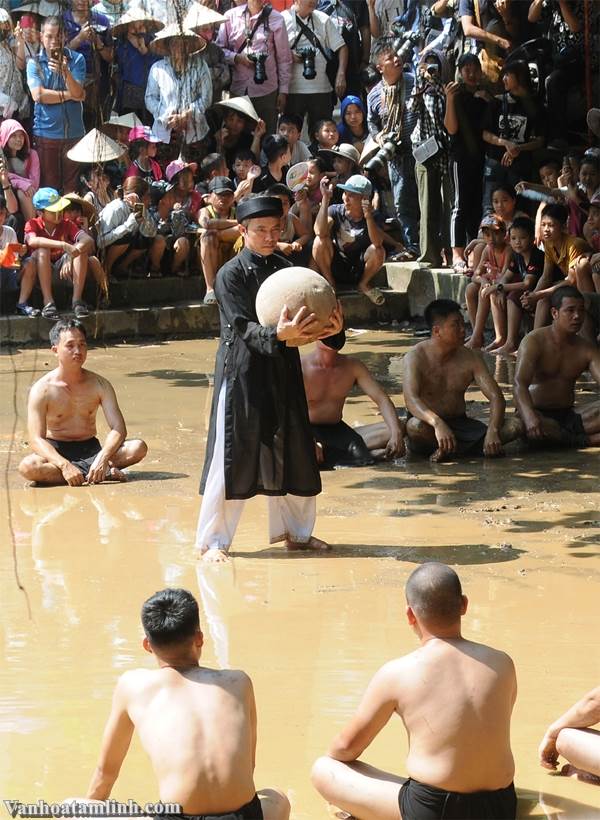 Lễ hội vật cầu nước làng Vân ở Bắc Giang
