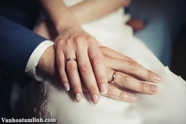 Người Cơ Đốc Phục Lâm có thể đeo nhẫn cưới không?