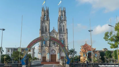 Nhà thờ Giáo xứ Đền Thánh Đông Phú ở Tiền Hải, Thái Bình