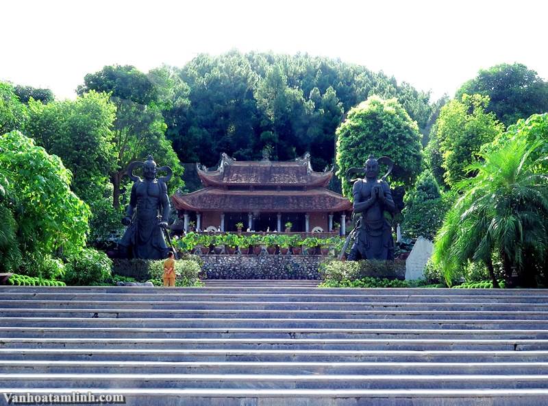 Chùa Địa Tạng Phi Lai Tự (chùa Đùng) ở Thanh Liêm, Hà Nam