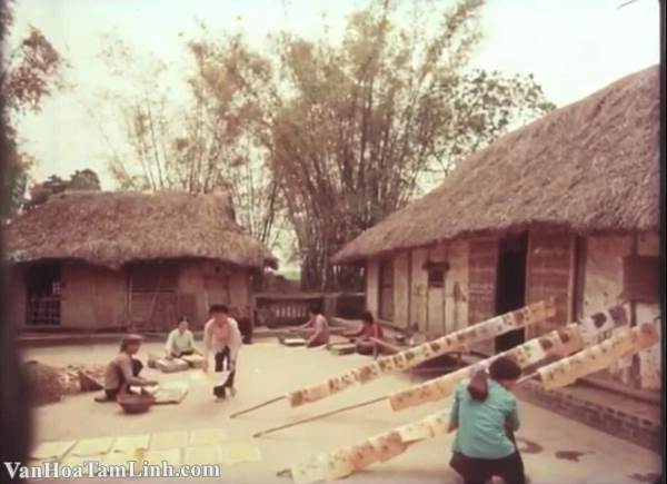 Những ngôi nhà tranh mộc mạc tại làng Đông Hồ năm 1986