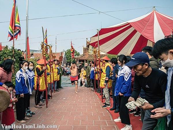 Vật đuổi giải tại đình Vĩnh Mộ &#8211; Lâm Thao &#8211; Phú Thọ