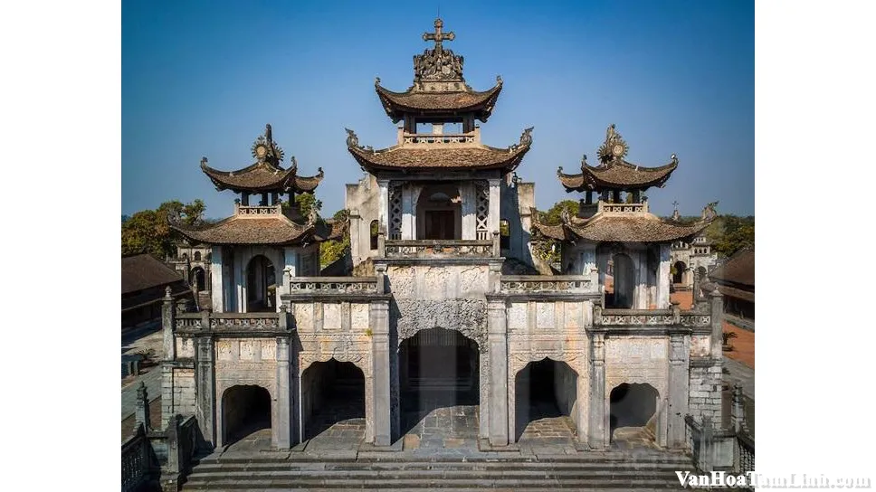 Những dấu chỉ ẩn dụ trong nhà thờ Công giáo cổ Việt Nam