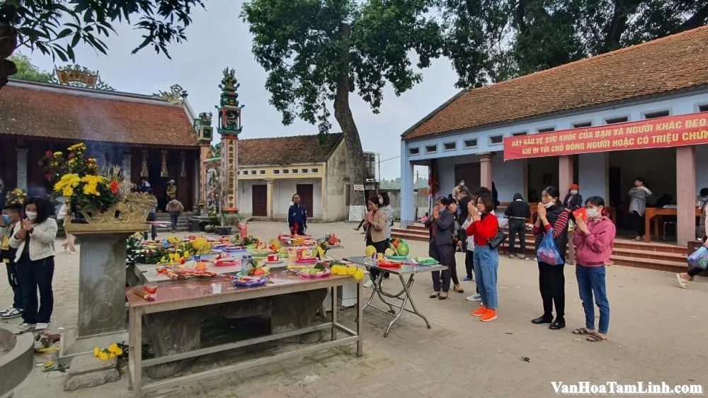 Đền Thính thờ Thánh Tản Viên ở Vĩnh Phúc
