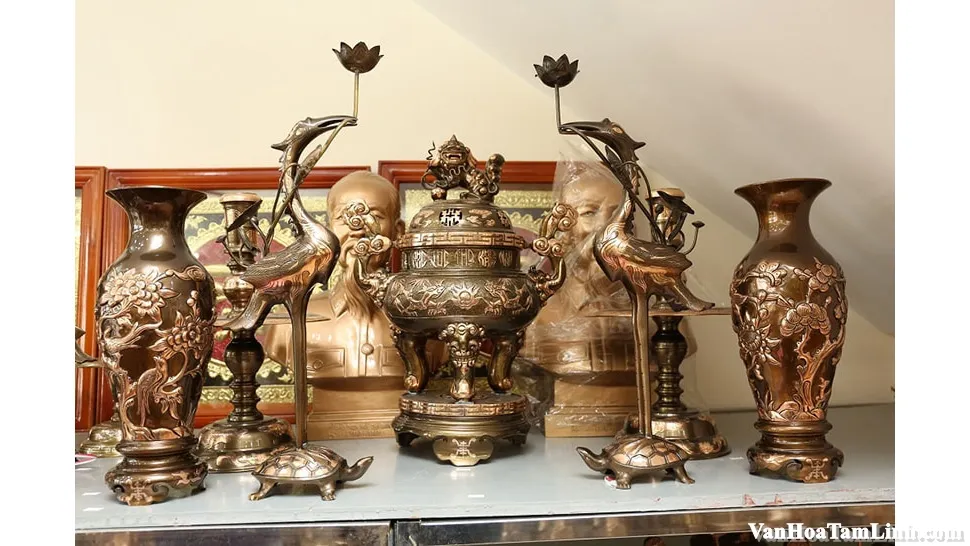 Đỉnh đồng là gì? Ý nghĩa và cách bài trí trên bàn thờ